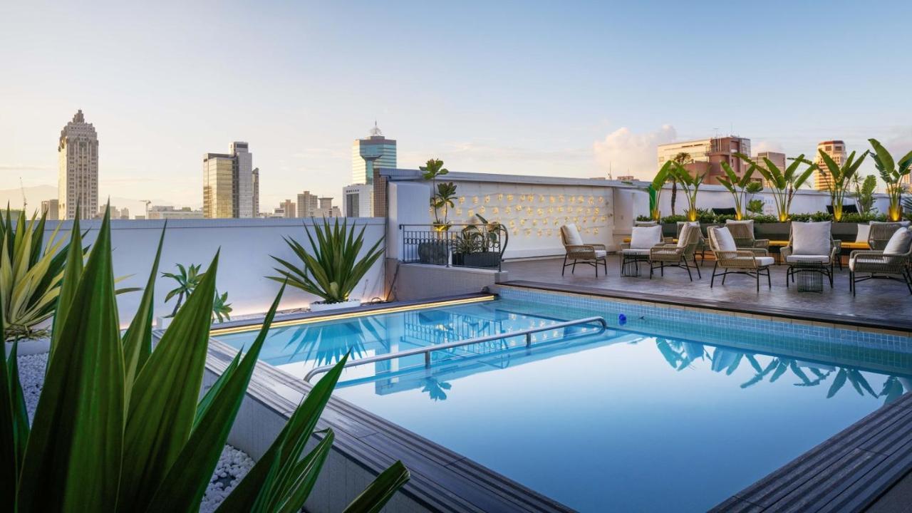 The Howard Plaza Hotel Kaohsiung Eksteriør billede Rooftop pool at the Four Seasons Hotel, Miami