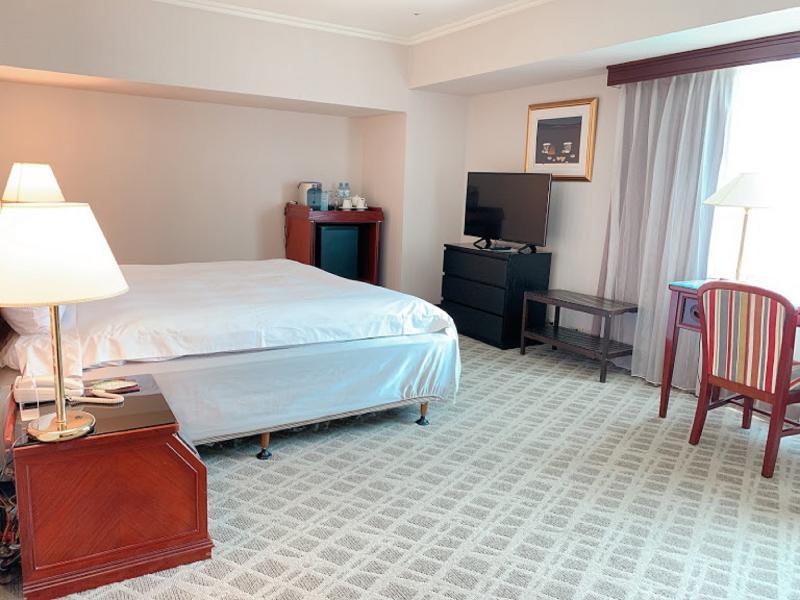 The Howard Plaza Hotel Kaohsiung Eksteriør billede A typical room at the hotel