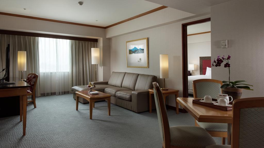 The Howard Plaza Hotel Kaohsiung Eksteriør billede A suite at the hotel