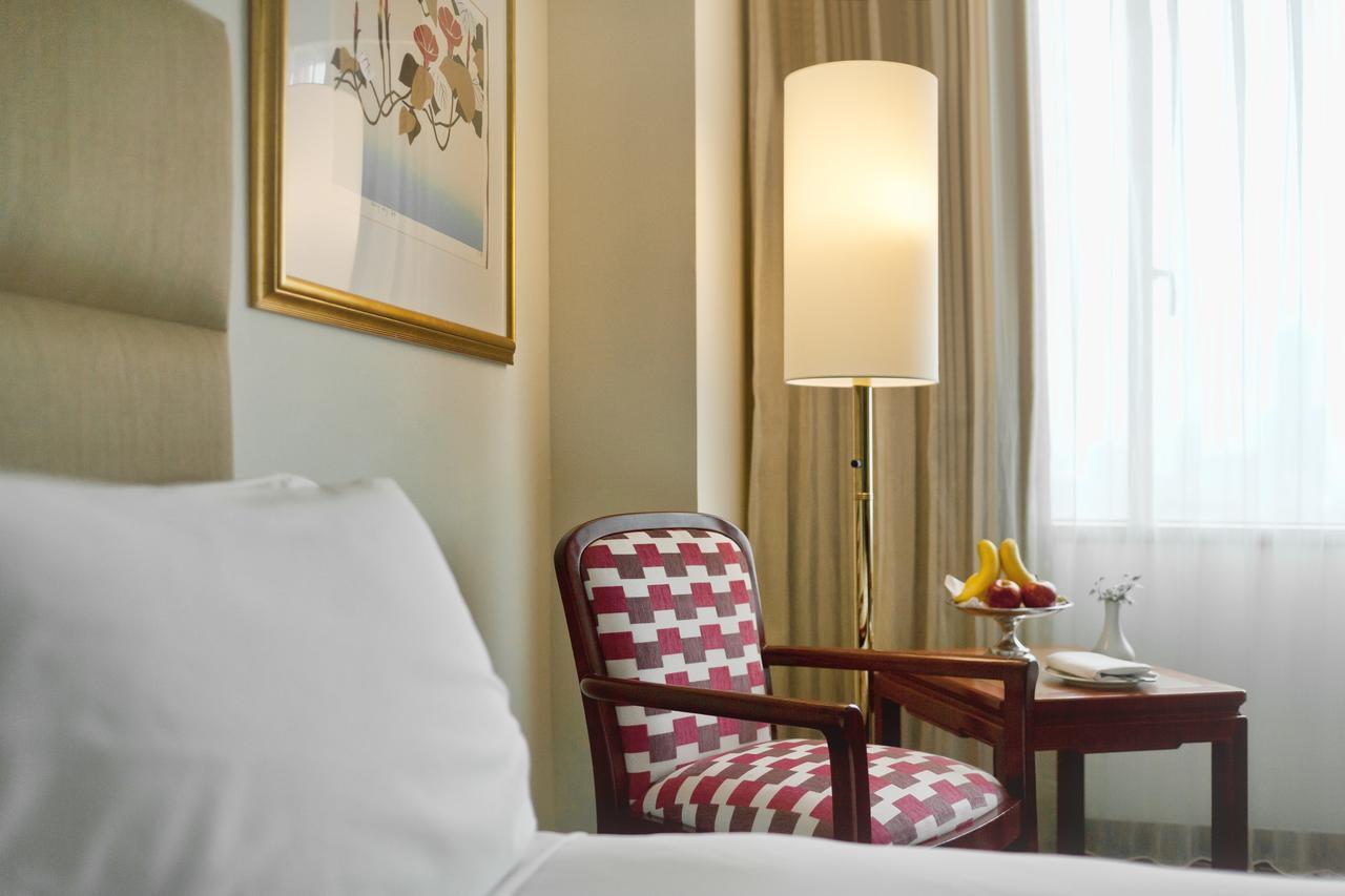 The Howard Plaza Hotel Kaohsiung Eksteriør billede A room at the hotel