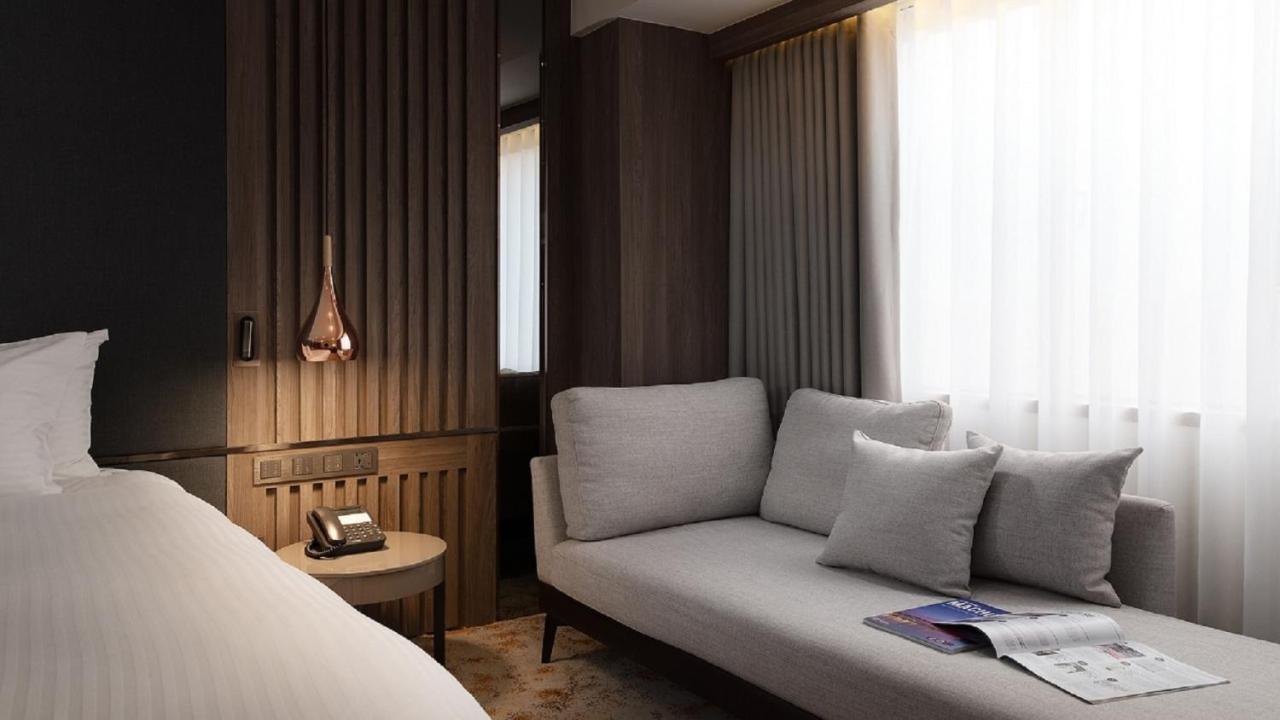 The Howard Plaza Hotel Kaohsiung Eksteriør billede A room at the hotel